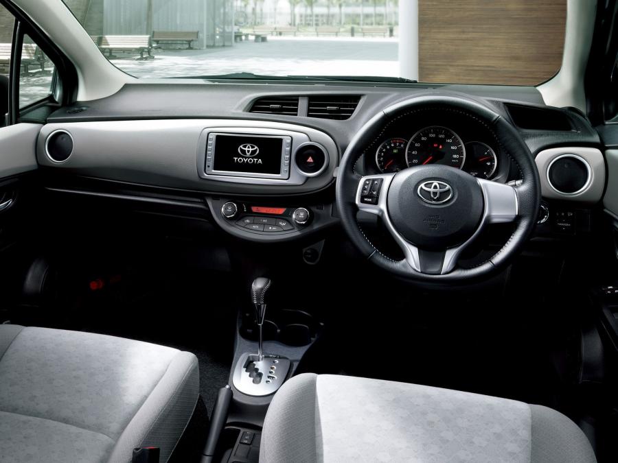  Toyota Vitz 2010 года  (фото 9 из 13)